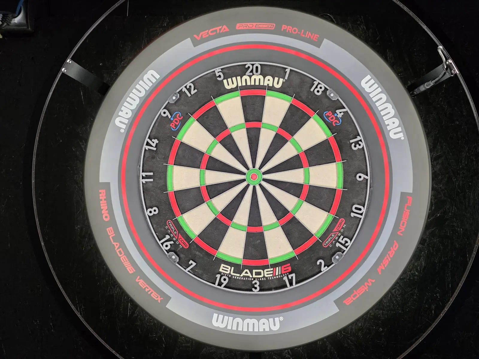 Steeldartscheibe WINMAU Blade 6 mit grauem Catchring